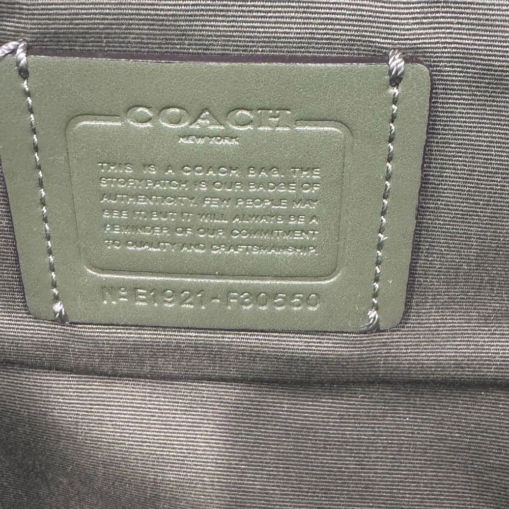 ๐ฅ Authentic Coach Charlie Pebbled Leather Backpack Size 12x10x3.75in Olive Green - Picture 4 of 6